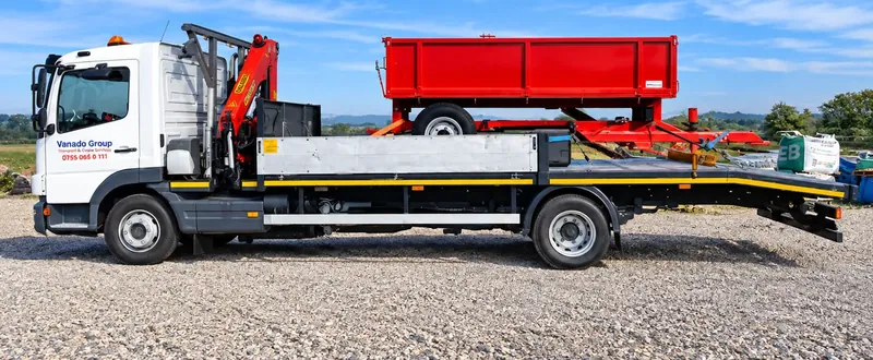 Flatbed transport for long and awkward loads